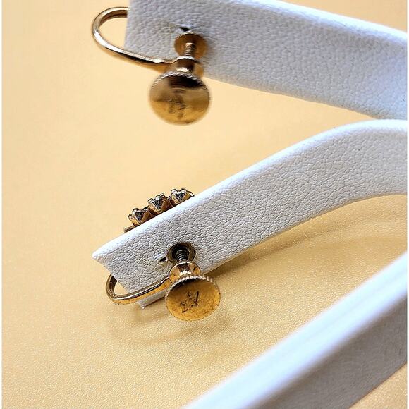 Vintage Vargas Guilloche Rose Enamel Rhinestone Earrings 1940s Screw-back Signed - Picture 7 of 8